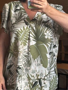 Hilary Radley Green and White Palm Leaf Top EUC